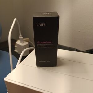 LAIFU Geranium Essential Oil - Black & Pink Box